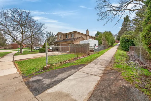 249 Lloyminn AVE, Hamilton, ON L9G 4C4