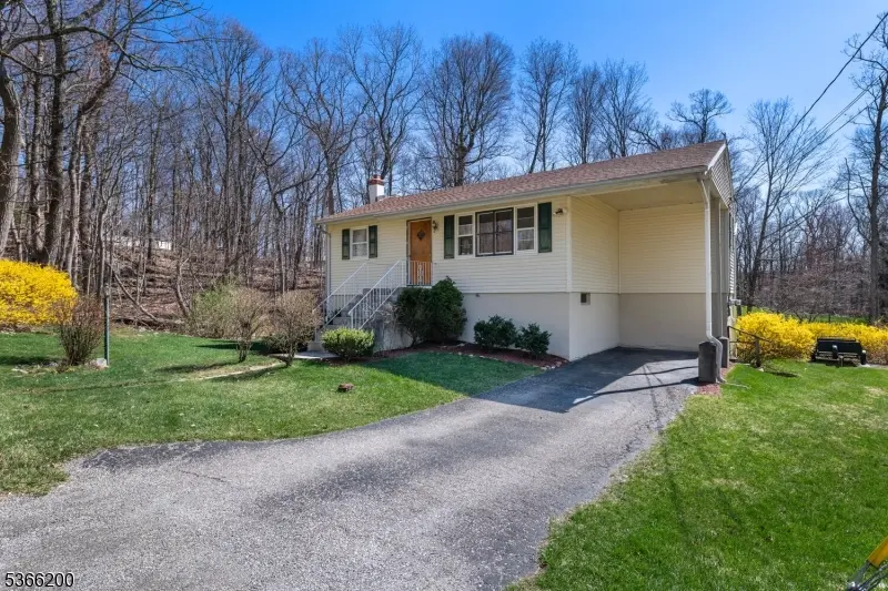 6 Jay Rd, Vernon Twp., NJ 07422