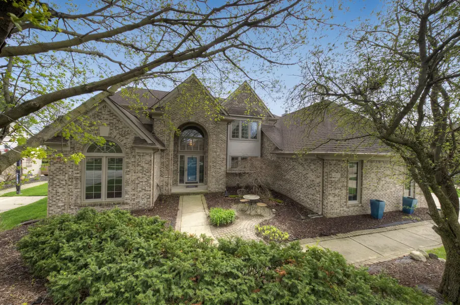 48135 Covington CT, Canton Twp, MI 48187