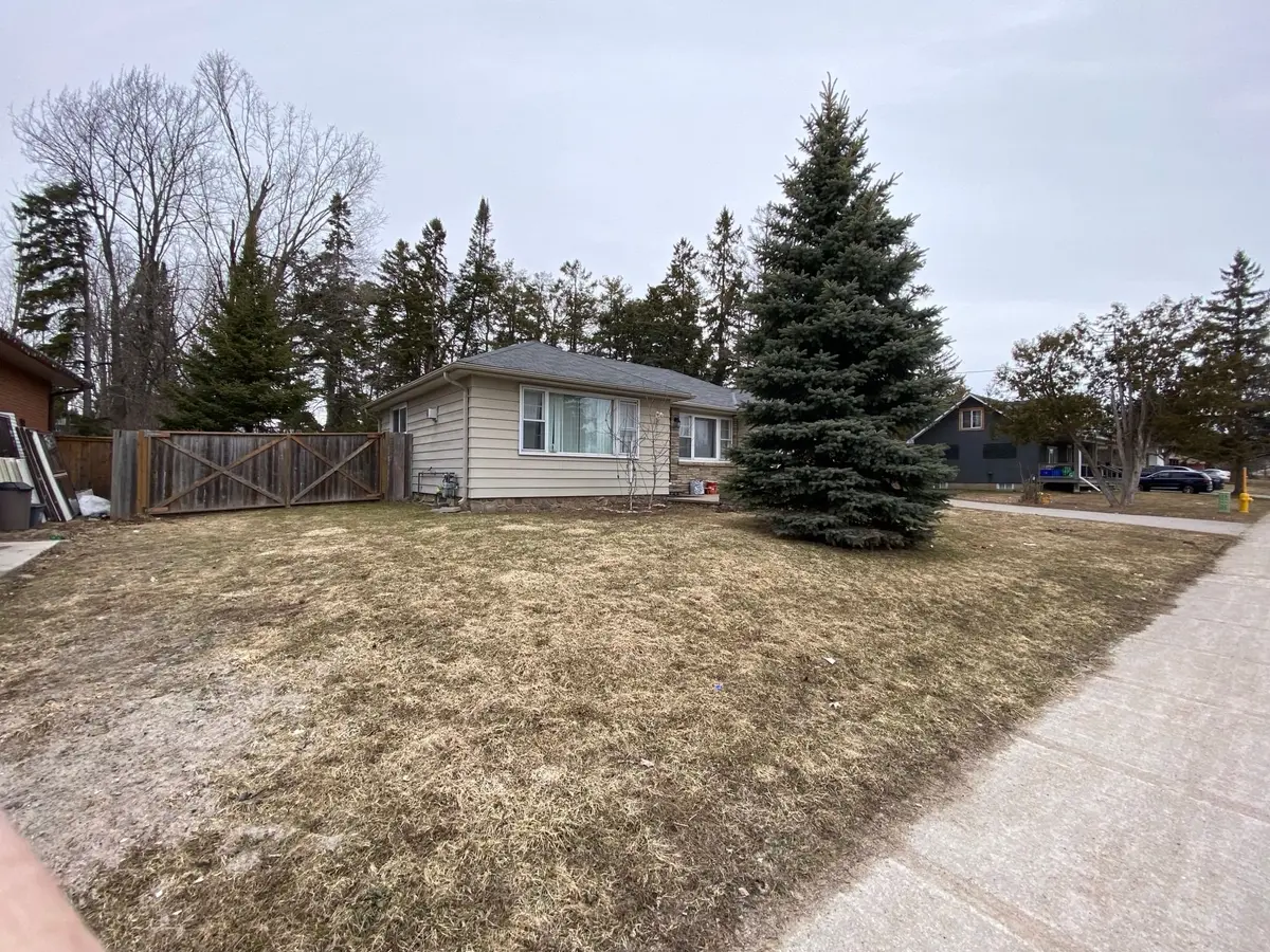 540 Big Bay Point RD, Barrie, ON L4N 3Z5