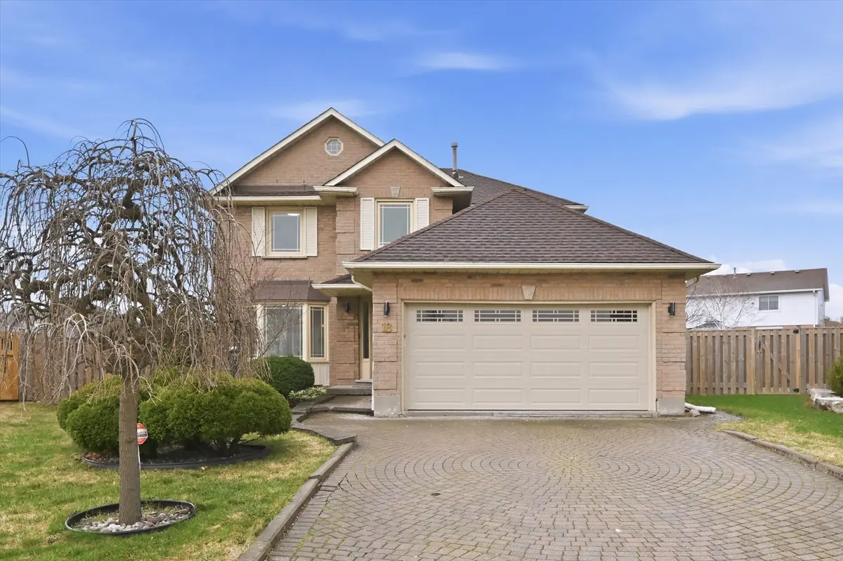 18 Regal DR, Hamilton, ON L8W 2P4