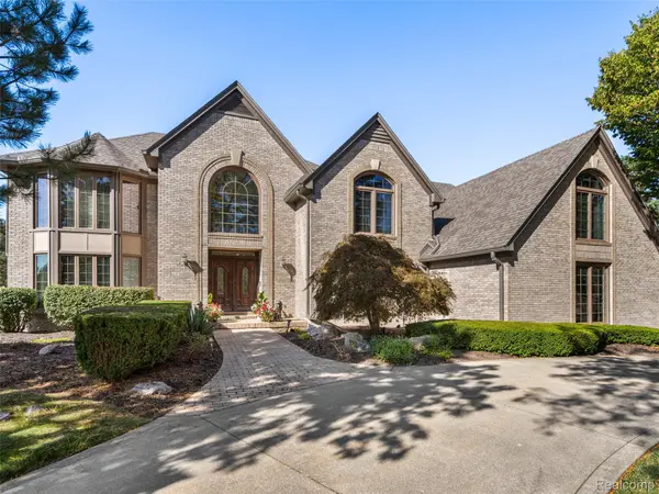 5724 Murfield DR, Rochester, MI 48306