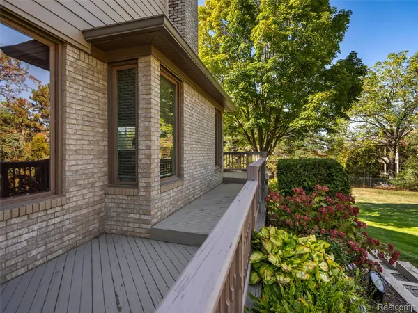 5724 Murfield DR, Rochester, MI 48306