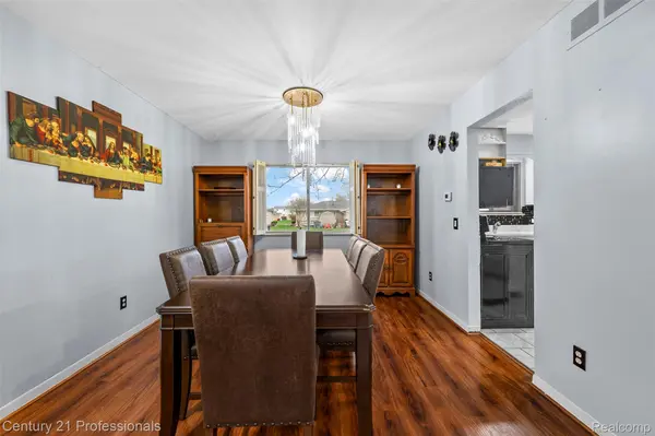 39349 Cadborough DR, Clinton Charter Township, MI 48038