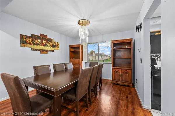 39349 Cadborough DR, Clinton Charter Township, MI 48038