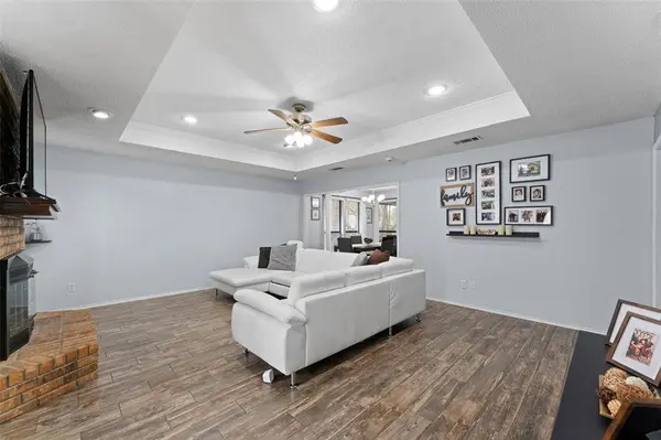 2705 Dover Gardens Drive, Arlington, TX 76017