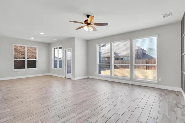 2701 Upland Trail Lane, Aubrey, TX 76227