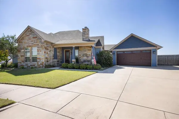 122 King Arthur Court, Glen Rose, TX 76043