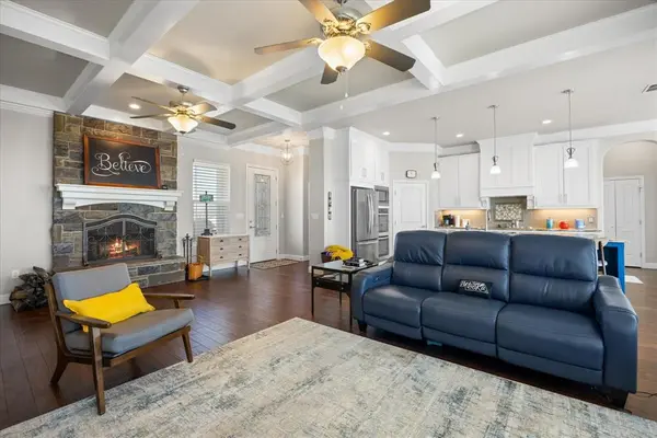 122 King Arthur Court, Glen Rose, TX 76043