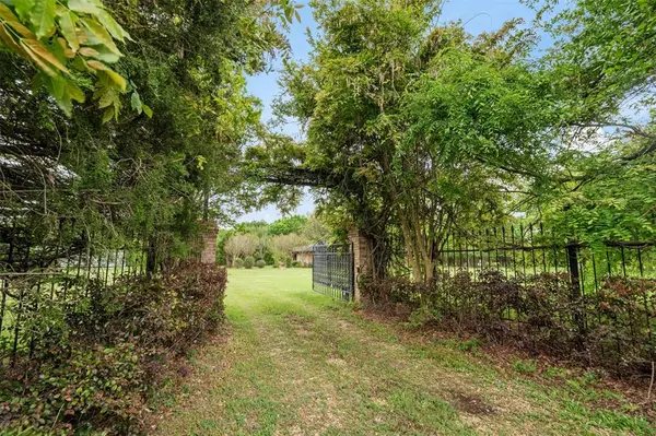 145 Vz County Road 2806, Mabank, TX 75147