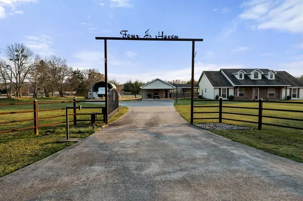 2801 County Road 1600, Alba, TX 75410