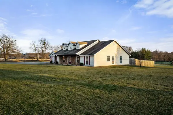 2801 County Road 1600, Alba, TX 75410