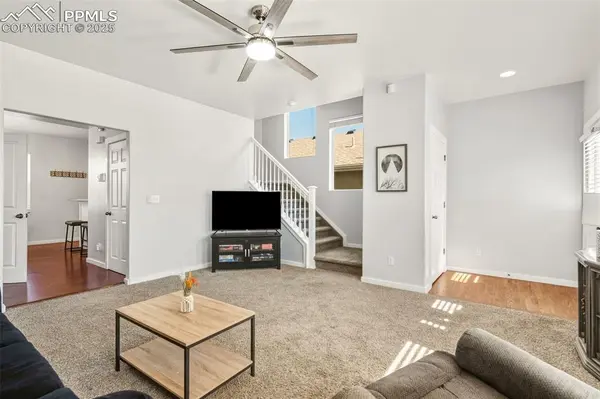 5006 Dovetail LN, Colorado Springs, CO 80916