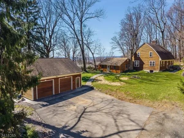 2 Driftway Dr, High Bridge Boro, NJ 08829