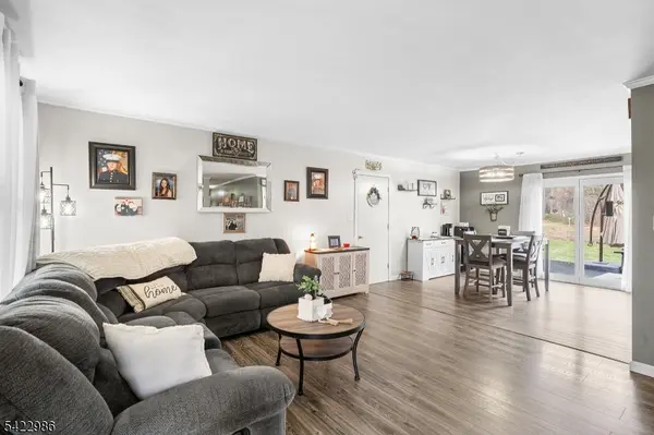 41 Kent Rd, Hampton Twp., NJ 07860