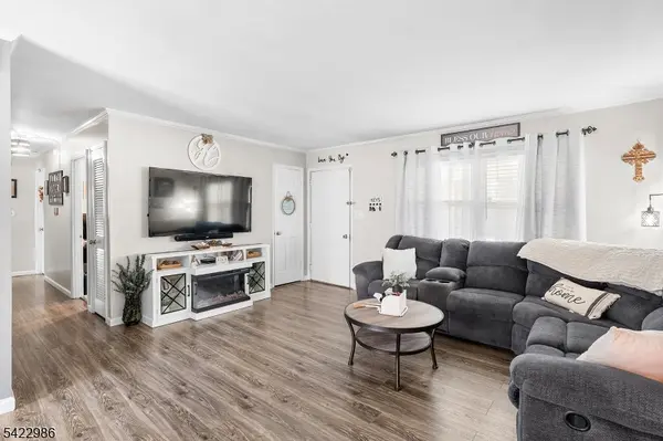 41 Kent Rd, Hampton Twp., NJ 07860