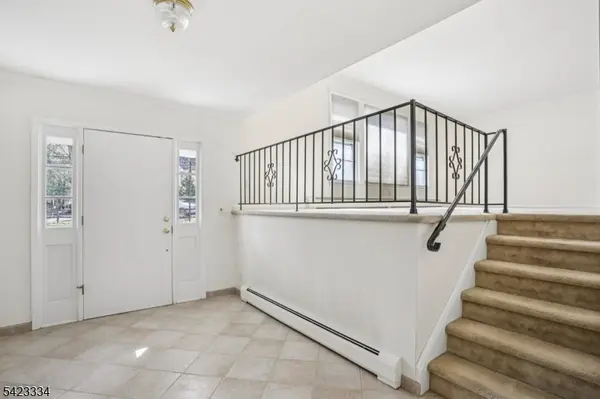 2 Eisenhower Rd, Closter Boro, NJ 07624