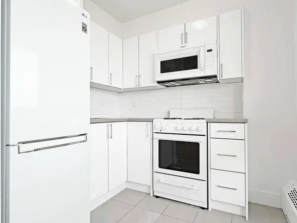 666 Spadina AVE #2202, Toronto C01, ON M5S 2H8