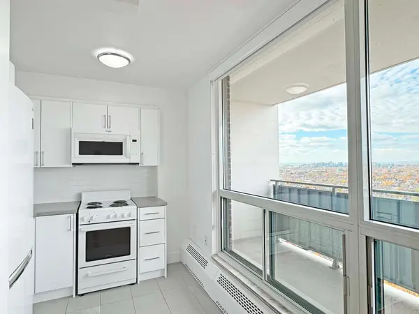 666 Spadina AVE #2202, Toronto C01, ON M5S 2H8