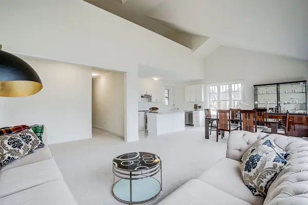 4 Palmira DR, Georgina, ON L0E 1R0