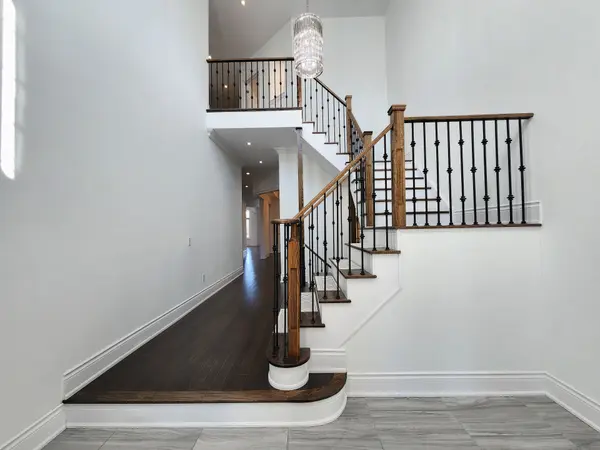 47 Hurst AVE, Vaughan, ON L6A 4Y5