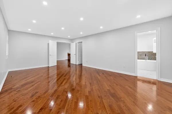 643 Garden WALK, Mississauga, ON L5W 1V9