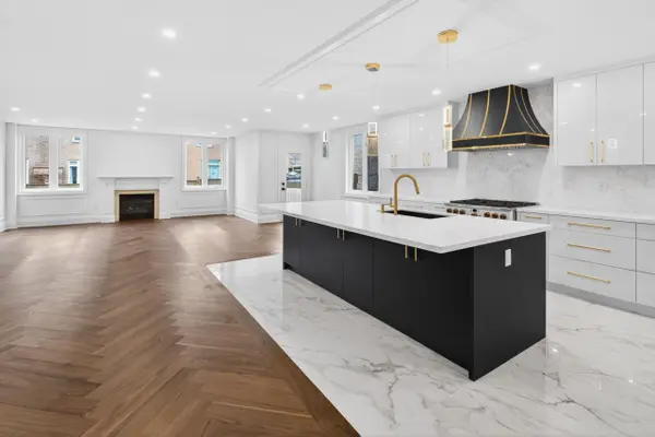 5180 Littlebend DR, Mississauga, ON L5M 8B7