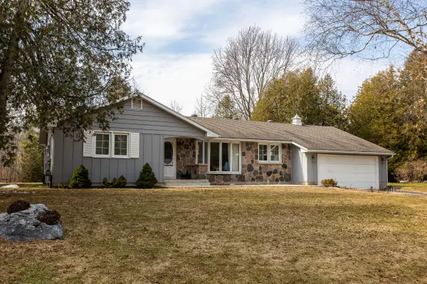 406 Balmy Beach RD, Georgian Bluffs, ON N4K 5N4