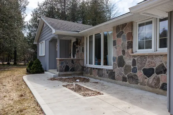 406 Balmy Beach RD, Georgian Bluffs, ON N4K 5N4