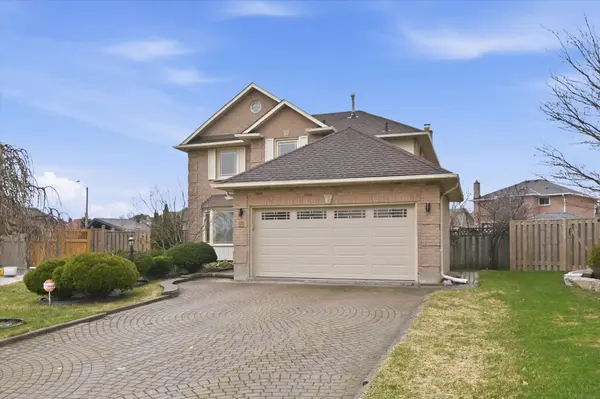 18 Regal DR, Hamilton, ON L8W 2P4