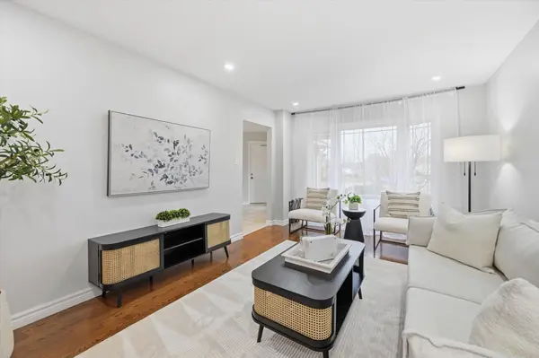 18 Regal DR, Hamilton, ON L8W 2P4