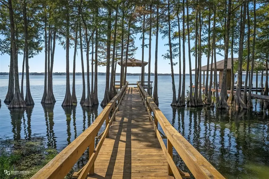 2002 N Cross Drive, Shreveport, LA 71107