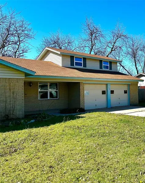 725 Meadowlark Circle, Crowley, TX 76036