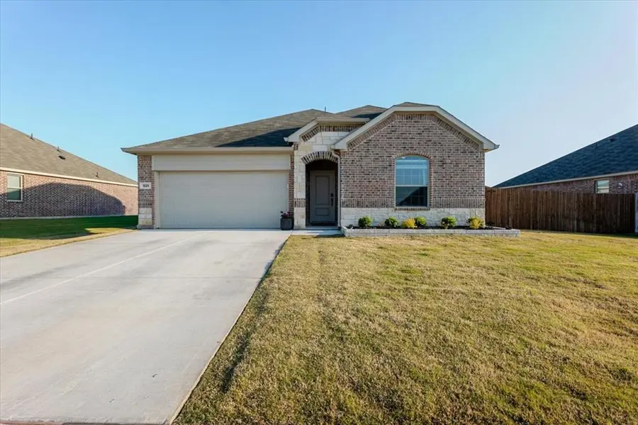 1221 Brazil Street, Azle, TX 76020