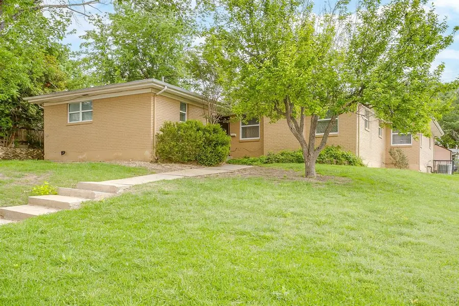 3313 Bilglade Road, Fort Worth, TX 76133