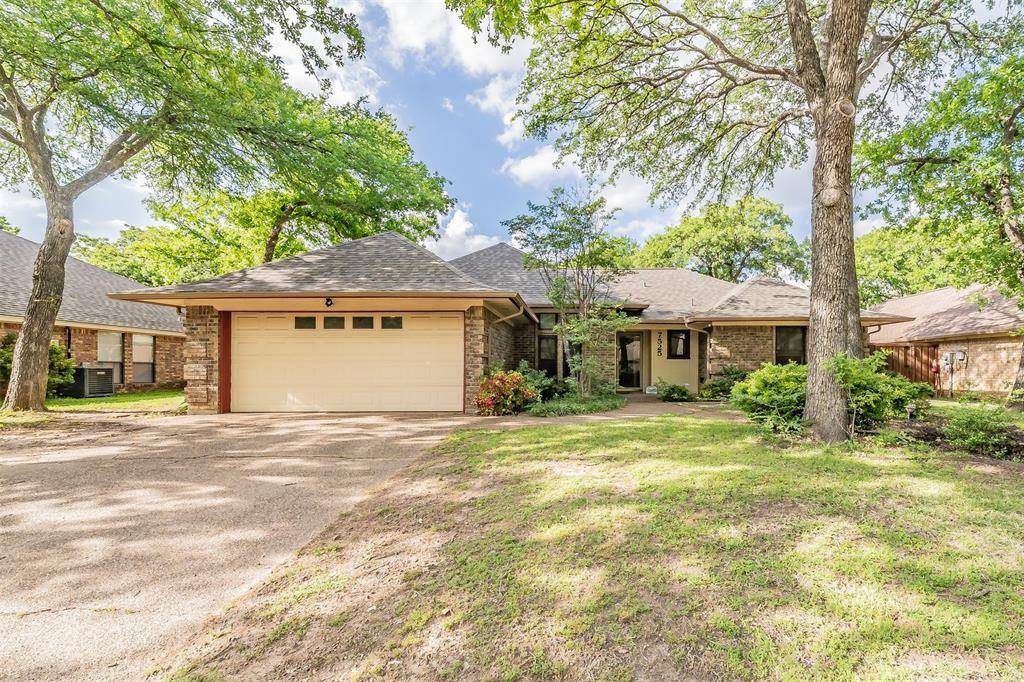 7525 Woodhaven Drive, North Richland Hills, TX 76182
