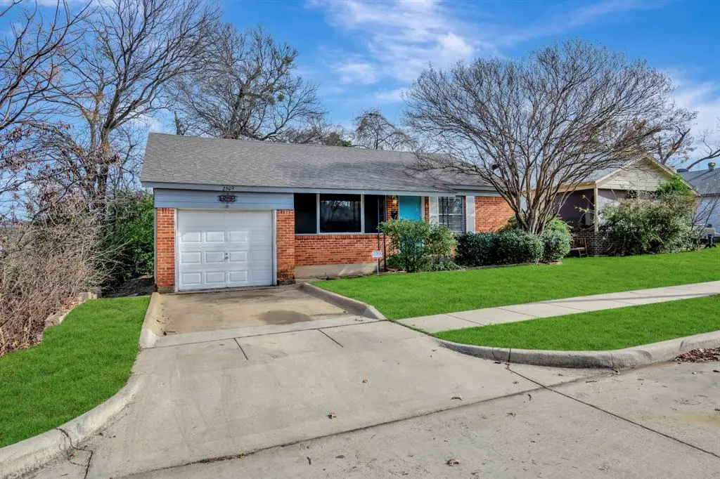 2509 Wayside Avenue, Fort Worth, TX 76110