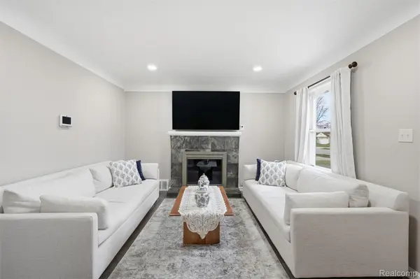 5844 Gilman ST, Garden City, MI 48135