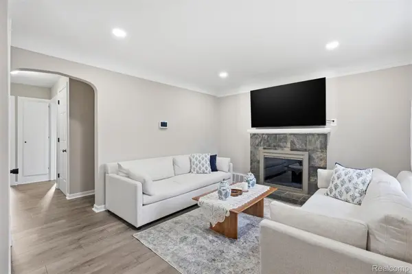 5844 Gilman ST, Garden City, MI 48135