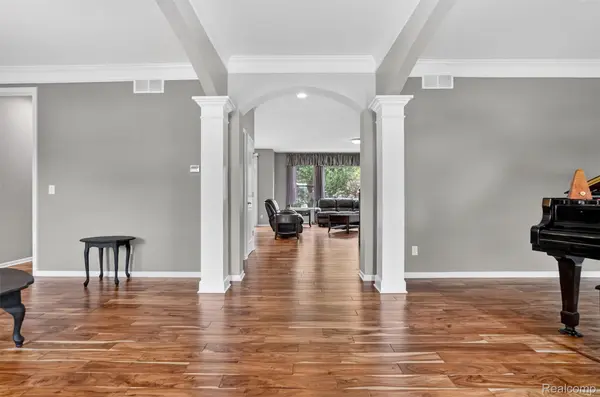 3595 Hogan CIR, Rochester Hills, MI 48307