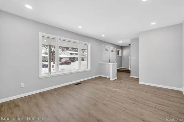 30310 Valenti DR, Warren, MI 48088