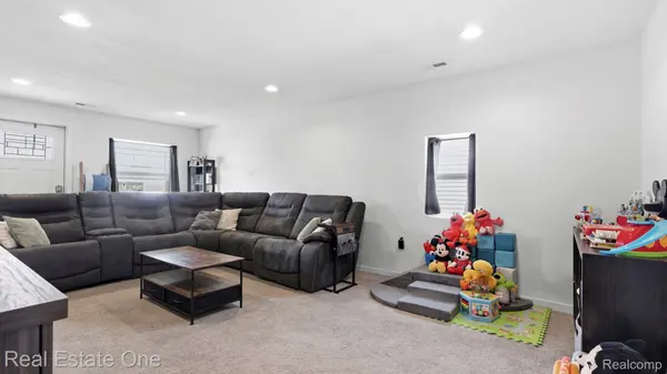 15586 Pine ST, Monroe Charter Township, MI 48161