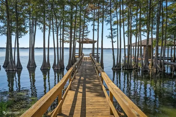 2002 N Cross Drive, Shreveport, LA 71107