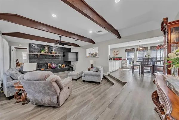 1908 Thousand Oaks Drive, Burleson, TX 76028