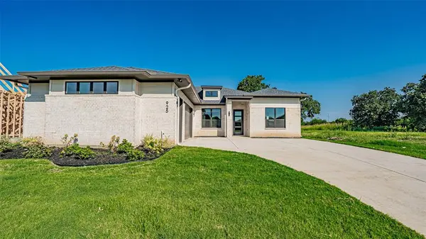 925 Bandon Dunes Drive, Fort Worth, TX 76028