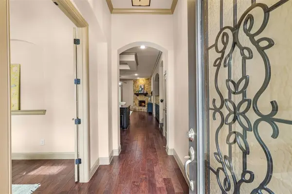 437 Middleton Drive, Roanoke, TX 76262