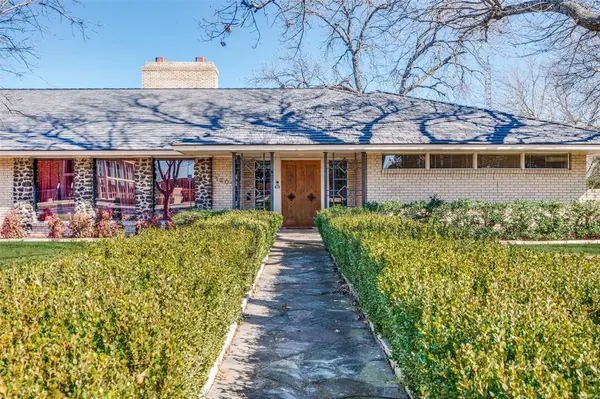 1202 S Lindsay Street, Gainesville, TX 76240