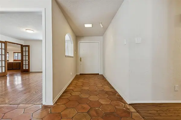 1717 Live Oak Drive, Irving, TX 75061