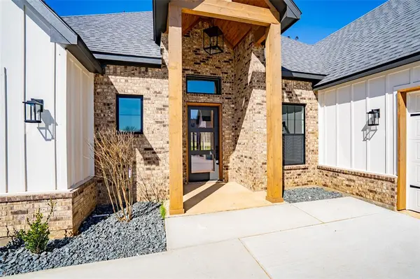 921 Bandon Dunes Drive, Fort Worth, TX 76028