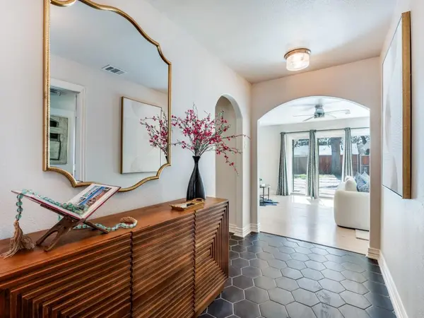 806 Knott Place, Dallas, TX 75208